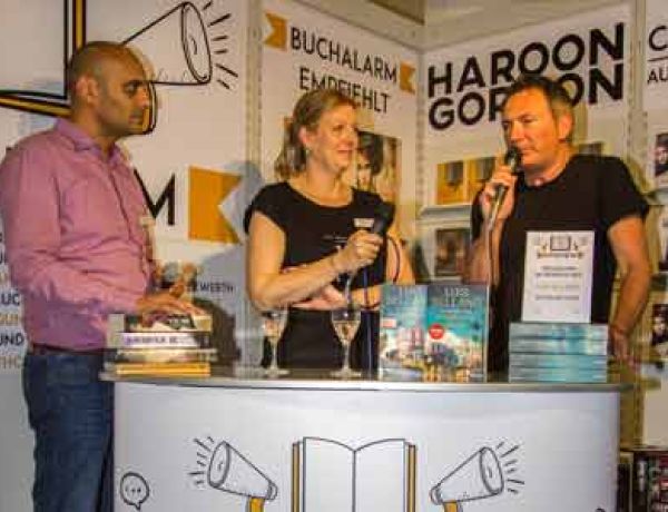 Bestseller-Autor Luis Sellano  im Buchalarm-Interview live auf der Frankfurter Buchmesse 2017.